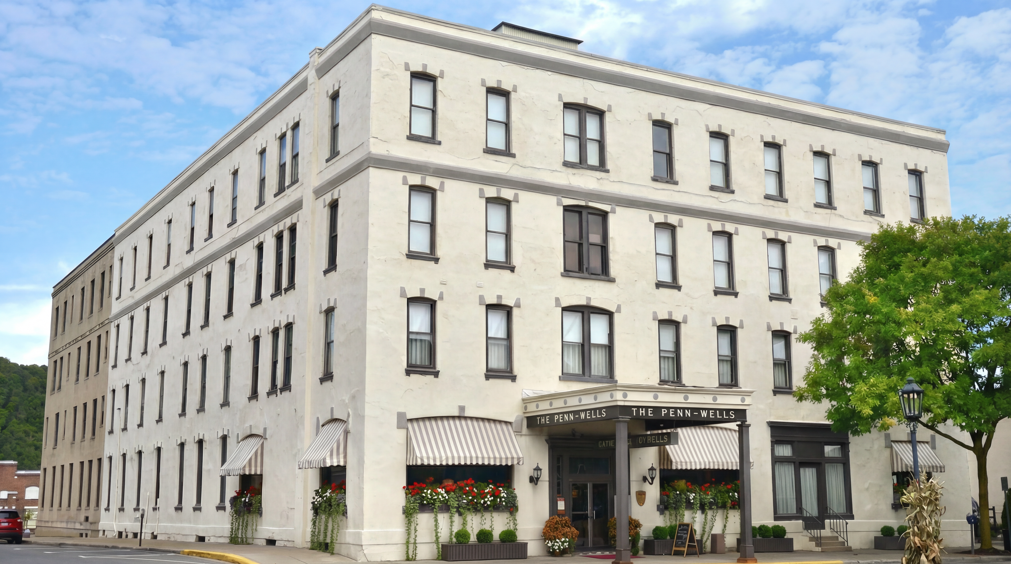 Penn Wells Hotel & Lodge: Historic Hotel in Wellsboro, PA