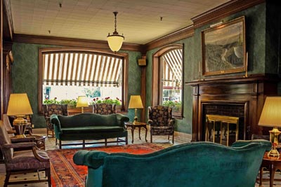 Penn Wells Lobby