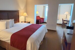 Hotel with a King bed and adjoining space